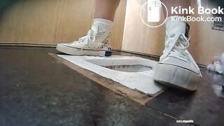 spy camera asian girl pee and shit.video_529