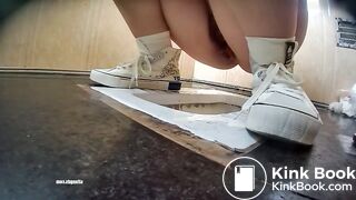 spy camera asian girl pee and shit.video_529