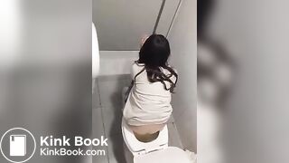 CHICA EN EL BAÑO