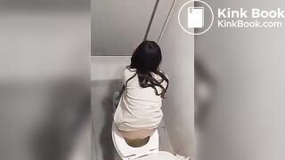 CHICA EN EL BAÑO