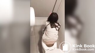 CHICA EN EL BAÑO