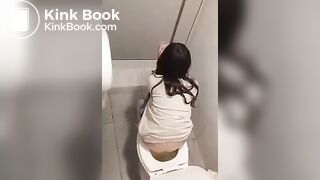 CHICA EN EL BAÑO