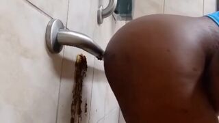 SEXY EBONY BABE PROJECTILE POOP
