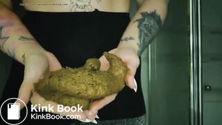 Sexy lady shits in her hands