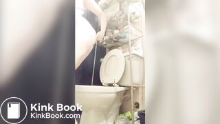 curvy girl pooping