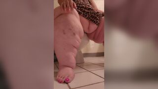 Ssbbw toilet bombing
