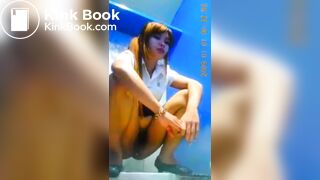 Thai Girl bottomless pooping no paper