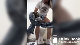 latina shits her jeans