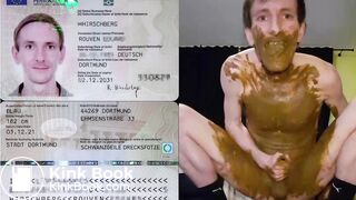 Scatfotze Rouven aus Dortmund schmiert sich mit Scheiße voll