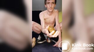 Ich Drecksau schmiere mich mit Scheiße voll und ficke dann meine Arschfotze