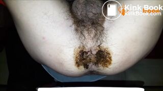 L'anus merdeux, je défèque pour me faire éjaculer entre mes fesses orodantes