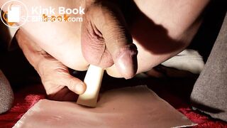 Je m'encule le rectum plein de caca, je défèque et je m'encule encore pour jouir