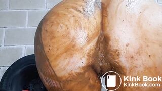 Scat smearing girl