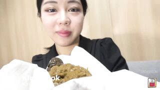 Japanese Girl Pooping