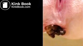 Une de mes premières vidéos où je me filme en faisant caca