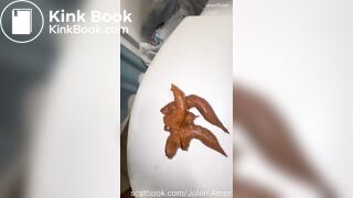 Pretty Latina smears her shit