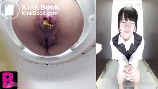 Japanese Girl Pooping