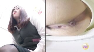 Japanese Girl Pooping