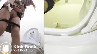 Japanese Girl Pooping