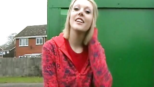 UK Amateur - peeing near a street
